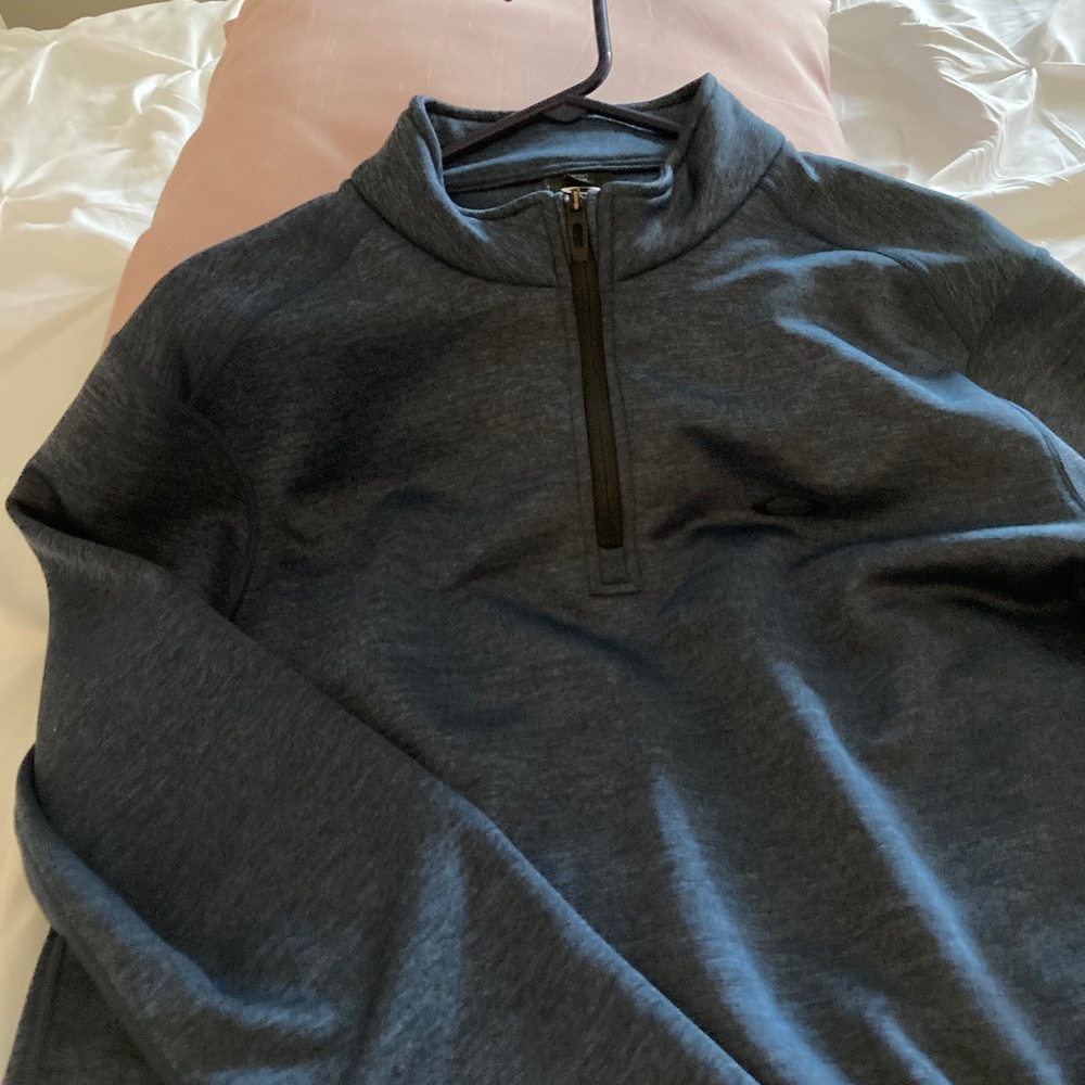Men’s Pullover zippered front, Oakley “Spirit of a worrier”